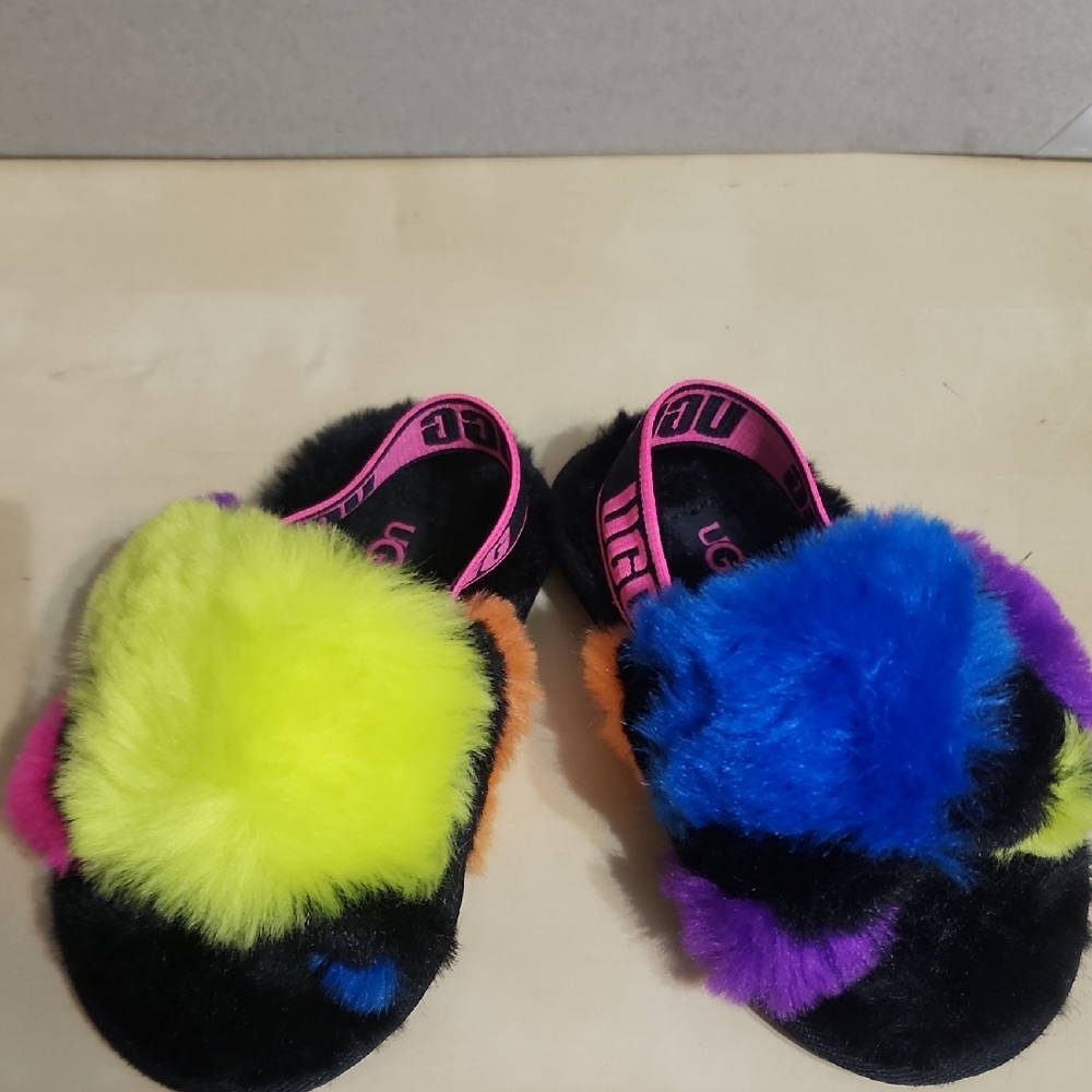 UGG Toddler Sz 7 Fluffy Slides